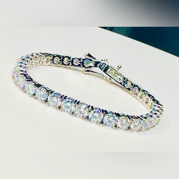 MOISSANITE 17 Carat Tennis Bracelet 7” Long